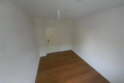 1 zimmer für Frauen - 450,00&nbsp;EUR Kaltmiete, ca.&nbsp; 10,00&nbsp;m&sup2; in Neu-Ulm (PLZ: 89231) Ludwigsfeld