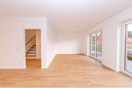 Haus zum Mieten in Stade 1.715,00 € 108 m²
