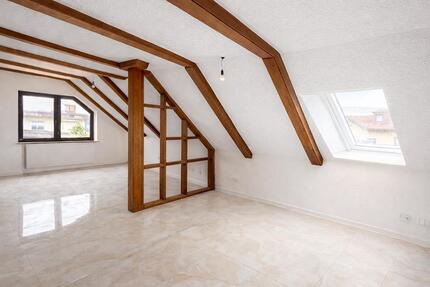 Helle 3,5 Zimmer-Dachgeschoss-Wohnung mit Balkon in top Lage - Hainburg