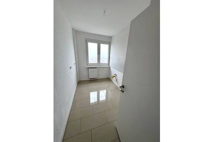 Schöne Stilvolle sonnige 3-R.-Wohnung in Dessau im 4.OG,58,20m2 mit BLK.zu vermieten. - Dessau-Roßlau Innenstadt