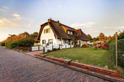 Traumhafte Lage trifft Tradition - Reetdachhaus auf Langeoog