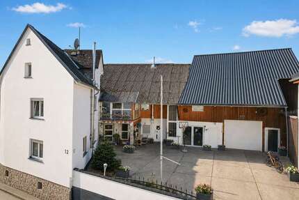 Haus zum Kaufen in Schöffengrund Schwalbach 335.000,00 € 320.78 m² - Schöffengrund / Schwalbach