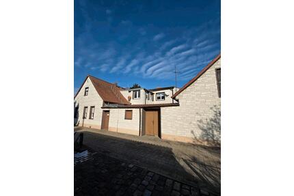 Großes Einfamilienhaus - 35.000,00&nbsp;EUR Kaufpreis, ca.&nbsp; 210,00&nbsp;m&sup2; in Aschersleben (PLZ: 06449)