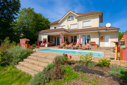 Haus zum Kaufen in Leichlingen 1.450.000,00 € 374 m²