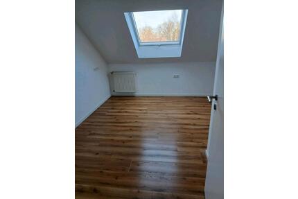 Doppelhaushälfte 110qm - 950,00&nbsp;EUR Kaltmiete, ca.&nbsp; 110,00&nbsp;m&sup2; in Bunde (PLZ: 26831)