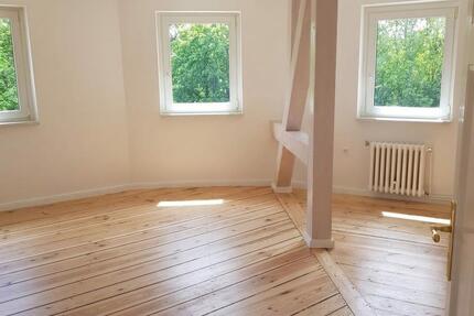 Am S-Bahnhof Strausberg! Helle 2-Zimmer-Wohnung mit Dielenboden