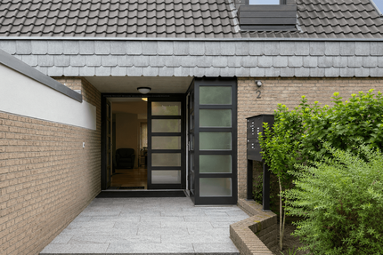 Haus zum Kaufen in Neuss 1.150.000,00 € 260 m²