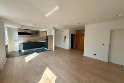 Frisch kernsanierte 4,5-Zimmer-Wohnung (ca. 88 m²) - Speichersdorf