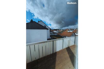 Moderne 4 Zimmer Dachgeschosswohnung mit Balkon, und Garage - Erolzheim