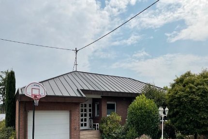 Schöner verklinkerter Bungalow mit Pool - Etzbach