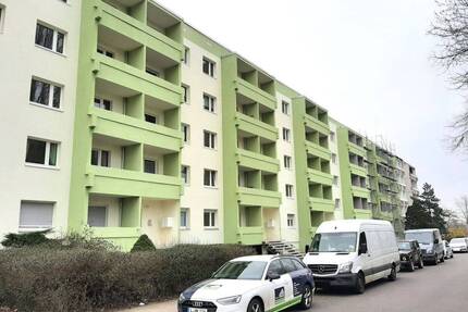 Erstbezug nach Sanierung 4-Zimmer-Wohnung mit Balkon und Lift - Halle (Saale) Silberhöhe