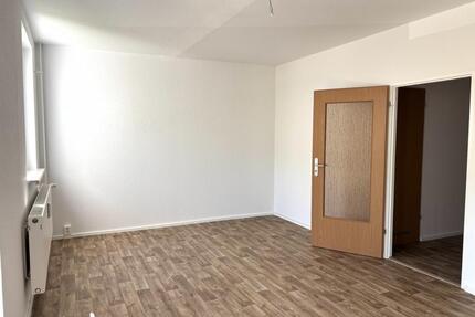Grundrissveränderte 2-Raum-Wohnung mit Abstellraum & Dusche - Zwickau Neuplanitz