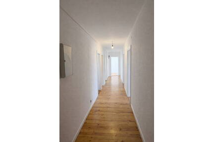 Frisch renovierte 4-Zimmer-Wohnung mit Balkon und Einbauküche! - Nürnberg St Johannis