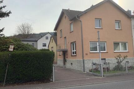 Renovierte 2 DHH nit 8 Zimmern und 210qm Wohnfläche - Kelkheim (Taunus)