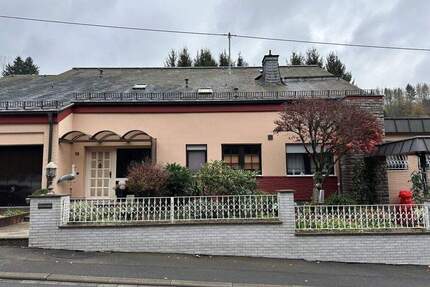 Luxus trifft Funktionalität: Einfamilienhaus mit Büro in Top-Lage - Herrstein