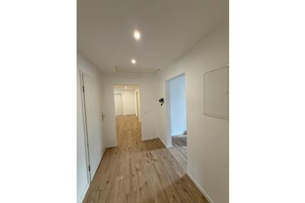 Renovierte 3 Zimmer Wohnung - 1.300,00&nbsp;EUR Kaltmiete, ca.&nbsp; 102,00&nbsp;m&sup2; in Kirchheim am Neckar (PLZ: 74366)