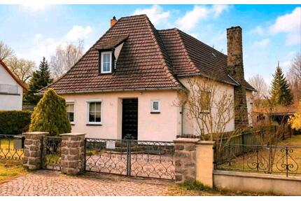 Einfamilienhaus mit großem Garten, Pool und Garage - Bad Schmiedeberg