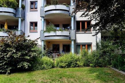 Zentral und ruhig wohnen: Sehr schöne 2-Zimmer-Wohnung mit Einbauküche und Terrasse - Erlangen Erlangen-Süd