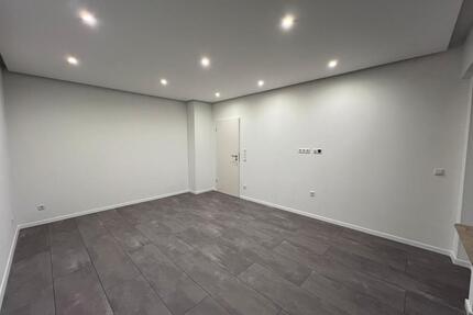 Frisch sanierte Eigentumswohnung mit Einzelgarage und Balkon - Wesseling