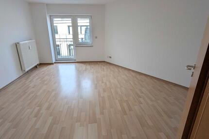 Helle Dachgeschosswohnung in zentraler Lage - Magdeburg Leipziger Straße