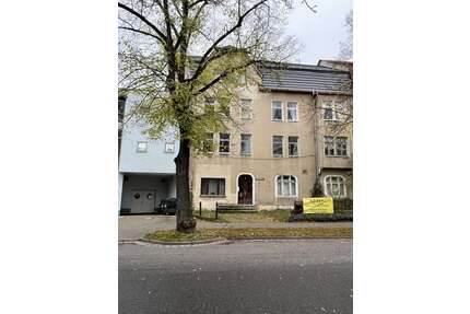 Haus zum Kaufen in Naumburg 159.000,00 € 672 m²