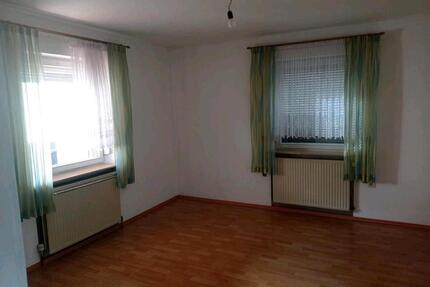 5 Zimmer Wohnung Nähe Bamberg - 750,00&nbsp;EUR Kaltmiete, ca.&nbsp; 108,00&nbsp;m&sup2; in Stegaurach (PLZ: 96135)