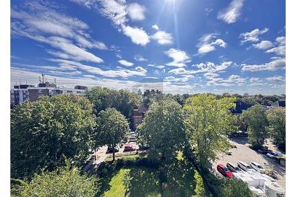 GANZ OBEN MIT HERRLICHEM SONNENBALKON - Lübeck