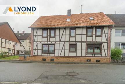 NEUER PREIS: Charmantes EFH mit 239 m², Garten & 2 Garagen - ideal für Großfamilien! - Diemelstadt / Helmighausen