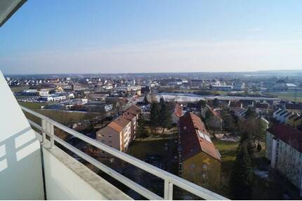 Tolle Panoramawohnung, ruhige Lage, saniertes MFH, Balkon - Schwabach Eichwasen