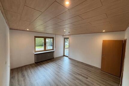 WG 1 Zimmer in 3er Wohnung Erdgeschoss *2 Zimmer sofort frei* - Günzburg
