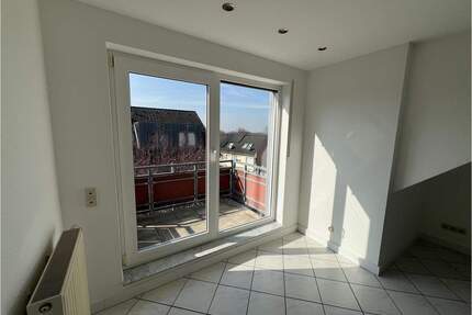 Helle 2-Zimmer Dachgeschosswohnung in Aachen Eilendorf - Aachen / Eilendorf