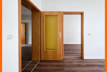 Modernisierte 2-Raum Wohnung mit Dusche! Neuer Fußboden! - Gera