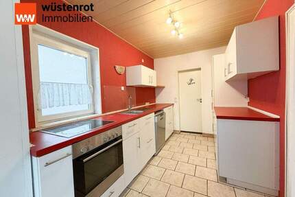 Einfamilienhaus mit viel Potential - Garage und ca. 140 m² Wohnfläche - Theres / Buch