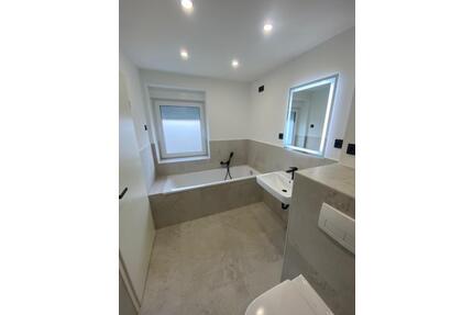 Saniertes Reihenhaus Haus in HE, Dämmung, el. Rollo, Garten - Helmstedt