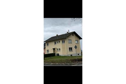 Helle 4 Zimmer Wohnung 1.OG - 690,00&nbsp;EUR Kaltmiete, ca.&nbsp; 80,00&nbsp;m&sup2; in Hundsangen (PLZ: 56414)