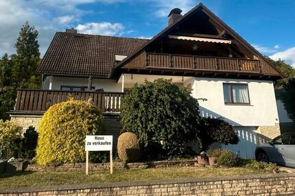 Freistehendes Haus mit Garage und Außenbereich - Stadtoldendorf