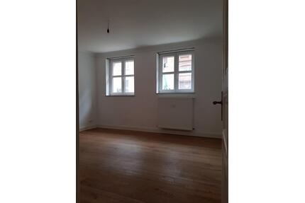 2-Zi Souterrainwohnung, Altbau, große Terrasse, Nähe Innenstadt - Kiel Südfriedhof