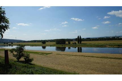 Premium-Baugrundstück in Dresden am Elbhang mit Elb-Panorama mit medialer Erschließung und Baugenehmigung