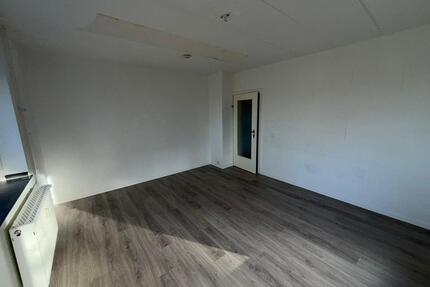 Sonniger Balkon an der Berliner Straße: 2‑Zimmer-Wohnung im 2. OG in Gera