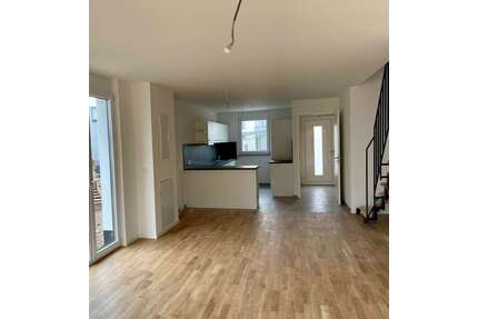 Haus zum Mieten in Wiesbaden 2.302,00 € 140 m²