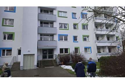 Wohnung zum Mieten in Halle 300,00 € 30.3 m²