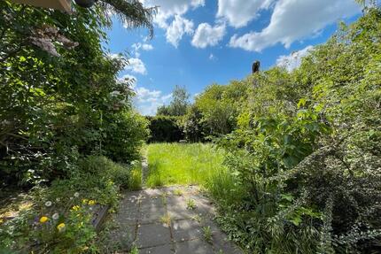 Wohnhaus mit Garten, Terrasse und Geschäftseinheit - Kronberg im Taunus