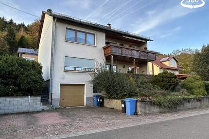 Zwei- bis Dreifamilienhaus mit Garten und Garage - Lambsborn