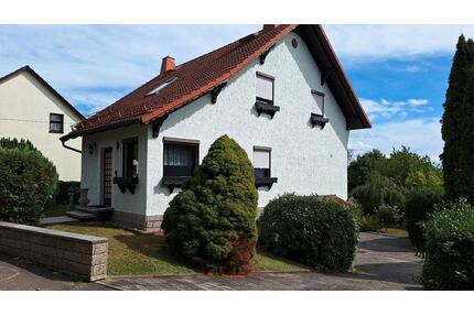 Haus mit Nebengebäude in Bedheim - Römhild