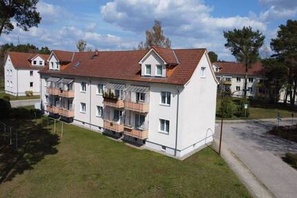 Möbliert & bezugsfrei: 3-Zi.-Eigentumswohnung im 1. OG mit Balkon & Keller in Rheinsberg