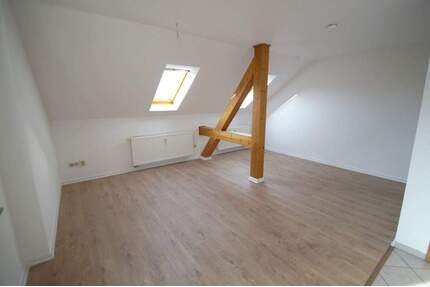 2-Zimmer-DG-Wohnung mit BALKON, offene Küche, Badewanne - frisch renoviert - Altenburg