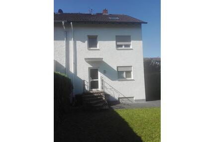 Kleine gemütliche 3 ZKBB im DG für Single - Bruchköbel