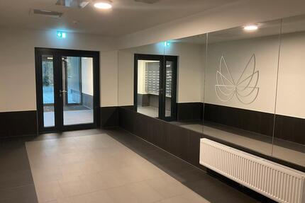 Platz für die gesamte Familie? Gibt es bei uns inkl. einen Stellplatz. - Hamburg Alsterdorf