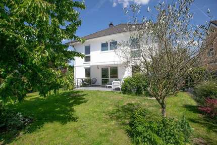 Haus zum Kaufen in Egelsbach 1.099.000,00 € 216.07 m²