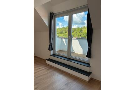 Helle 3-Zimmer-Dachgeschosswohnung mit Balkon - Bessenbach